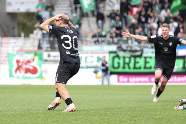 18.10.2025, Fussball, Herren, 11. Spieltag Dritte Liga Saison 2025 2026: VfB Stuttgart II - FC Schweinfurt 05 Fassungslosigkeit bei Johannes Geis (FC Schweinfurt 05, 30)
