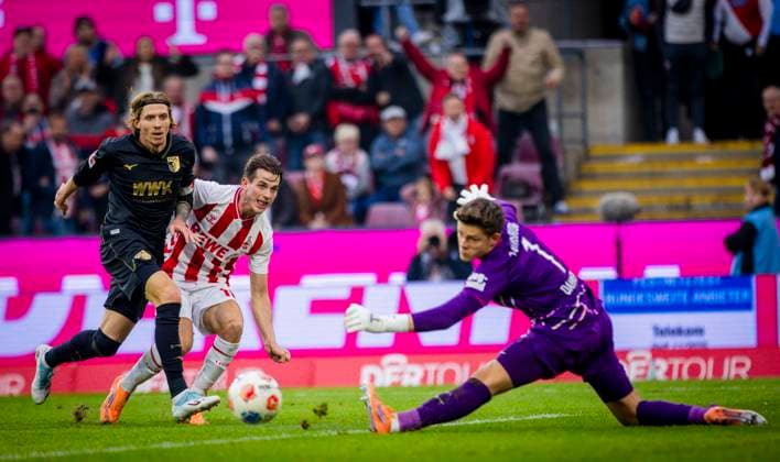Cologne, Germany. 18th Oct 2025. . Jakub Kaminski (Köln) Kristijan Jakic (Augsburg) Finn Dahmen (Augsburg) 1. FC Köln - FC Augsburg 18.10.2025