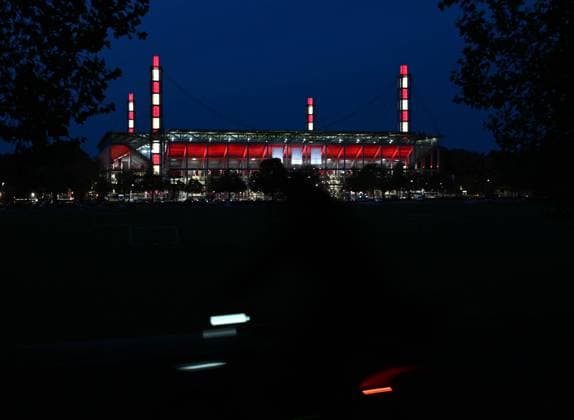 18.10.2025, xophax, Fussball 1.Bundesliga Saison 2025 2026 1.FC Köln Rhein Energie Stadion 1.FC Köln gegen FC Augsburg Rhein Energie Stadion (DFL DFB REGULATIONS PROHIBIT ANY USE OF PHOTOGRAPHS as IMAGE SEQUENCES and or QUASI-VIDEO) Köln