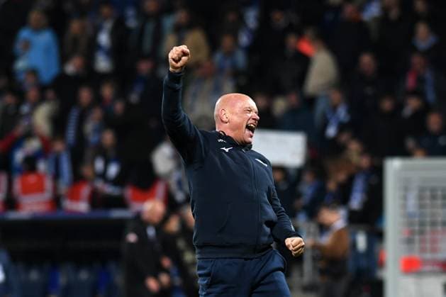 Trainer Uwe Rösler (VfL Bochum) Jubel, jubelt waehrend des Spiels der 2. Bundesliga zwischen VfL Bochum und Hertha BSC, Vonovia Ruhrstadion am 18. October 2025 in Bochum, Deutschland. (Foto von Ralf Treese DeFodi Images) +++ Trainer Uwe Rösler (VfL Bochum) celebrates, celebrating during the 2. Bundesliga match between VfL Bochum and Hertha BSC at Vonovia Ruhrstadion on October 18, 2025 in Bochum, Germany. (Photo by Ralf Treese DeFodi Images) (Photo by Ralf Treese DeFodi Images) Coach Uwe Rösler VfL Bochum celebrating, cheering during the 2 Bundesliga match between VfL Bochum and Hertha BSC at Vonovia Ruhrstadion on October 18, 2025 in Bochum, Germany Photo by Ralf Treese DeFodi Images Coach Uwe Rösler VfL Bochum celebrates, celebrating during the 2 Bundesliga match between VfL Bochum and Hertha BSC at Vonovia Ruhrstadion on October 18, 2025 in Bochum, Germany Photo by Ralf Treese DeFodi Images Photo by Ralf Treese DeFodi Images