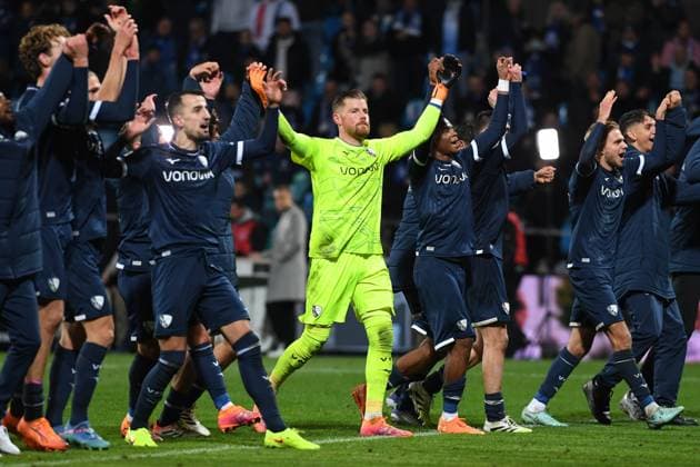 Spieler Bochum Jubel, jubeln nach Spielende waehrend des Spiels der 2. Bundesliga zwischen VfL Bochum und Hertha BSC, Vonovia Ruhrstadion am 18. October 2025 in Bochum, Deutschland. (Foto von Ralf Treese DeFodi Images) +++ Spieler Bochum celebrates, celebrating during the 2. Bundesliga match between VfL Bochum and Hertha BSC at Vonovia Ruhrstadion on October 18, 2025 in Bochum, Germany. (Photo by Ralf Treese DeFodi Images) (Photo by Ralf Treese DeFodi Images) Bochum players celebrating, cheering after the end of the match during the 2 Bundesliga match between VfL Bochum and Hertha BSC at Vonovia Ruhrstadion on October 18, 2025 in Bochum, Germany Photo by Ralf Treese DeFodi Images Bochum players celebrating, celebrating during the 2 Bundesliga match between VfL Bochum and Hertha BSC at Vonovia Ruhrstadion on October 18, 2025 in Bochum, Germany Photo by Ralf Treese DeFodi Images Photo by Ralf Treese DeFodi Images