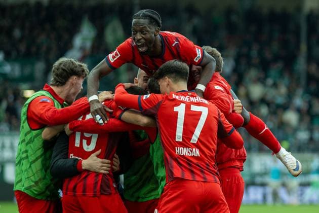 Tor zum 2:2 durch Jonas Foehrenbach (FC Heidenheim, 19), Jubel Omar Haktab Traore (FC Heidenheim, 23) GER, 1. FC Heidenheim vs. Werder Bremen, Fussball, Bundesliga, 7. Spieltag, Spielzeit 2025 2026, 18.10.2025, DFL DFB REGULATIONS PROHIBIT ANY USE OF PHOTOGRAPHS AS IMAGE SEQUENCES AND OR QUASI-VIDEO, GER, 1. FC Heidenheim vs. Werder Bremen, Fussball, Bundesliga, 7. Spieltag, Spielzeit 2025 2026, 18.10.2025 Heidenheim Copyright: xEibner-Pressefotox EP_EER