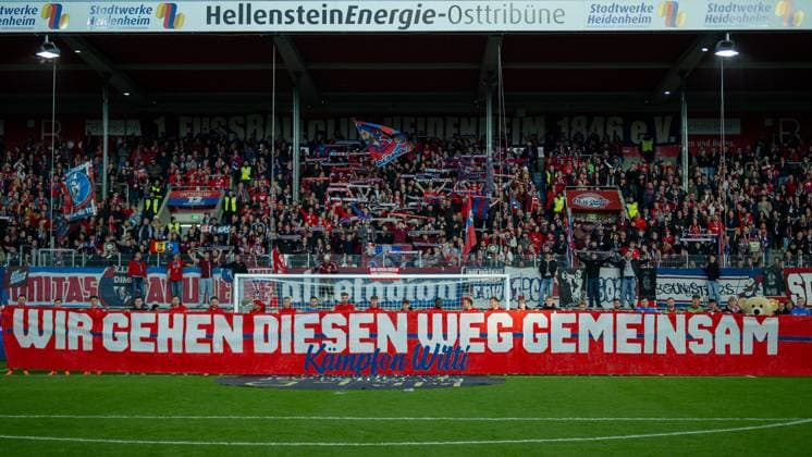 Transparent, Fanplakat, Banner, Plakat, Spruchband, Fanaktion der Zuschauer und Fans von Heidenheim, Wir gehen diesen Weg Gemeinsam, Kämpfen Witti, GER, 1. FC Heidenheim vs. Werder Bremen, Fussball, Bundesliga, 7. Spieltag, Spielzeit 2025 2026, 18.10.2025, DFL DFB REGULATIONS PROHIBIT ANY USE OF PHOTOGRAPHS AS IMAGE SEQUENCES AND OR QUASI-VIDEO, GER, 1. FC Heidenheim vs. Werder Bremen, Fussball, Bundesliga, 7. Spieltag, Spielzeit 2025 2026, 18.10.2025 Heidenheim Copyright: xEibner-Pressefotox EP_EER