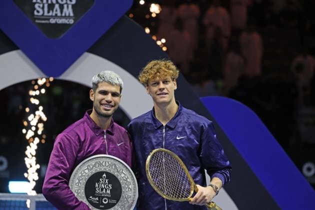 Riyadh, Saudi Arabia: Tennis SIX KINGS SLAM 2025 Jannik Sinner (ITA), Carlos Alcaraz (ESP), Riyadh, Saudi Arabia, October 18, 2025. Photo RIYADH, SIX KINGS SLAM 2025  - ZUMAp169 20251018_zea_p169_1671 Copyright: xFelicexCalabrox
