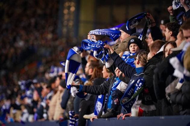 Deutschland: Fussball 2. Bundesliga 2025 26, 9. Spieltag - VfL Bochum vs Hertha BSC Berlin - Vonovia Ruhrstadion (Bochum): Freude, Emotionen, Jubel nach dem 3:2 Heimsieg bei den Fans