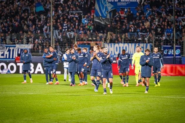Deutschland: Fussball 2. Bundesliga 2025 26, 9. Spieltag - VfL Bochum vs Hertha BSC Berlin - Vonovia Ruhrstadion (Bochum): Bochumer Team nach dem 3:2 Heimsieg. Bochum Nordrhein-Westfalen Deutschland
