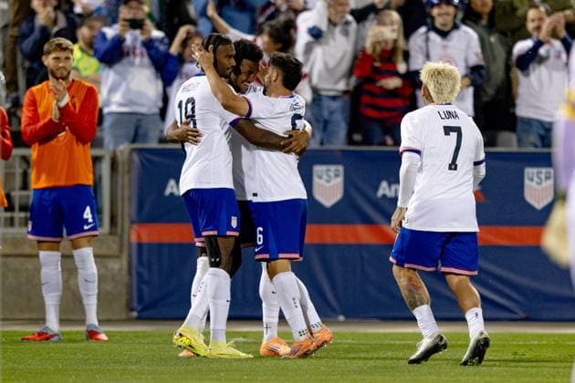 COMMERCE CITY, CO - OCTOBER 14: Haji Wright 19 of United States celebrates with teammates after scoring a brace in an International Friendly, Länderspiel, Nationalmannschaft between the United States and Australia on October 14, 2025, at Dick s Sporting Goods Park in Commerce City, CO. (Photo by John McGloughlin Icon Sportswire) SOCCER: OCT 14 USA vs Australia EDITORIAL USE ONLY Icon25101410