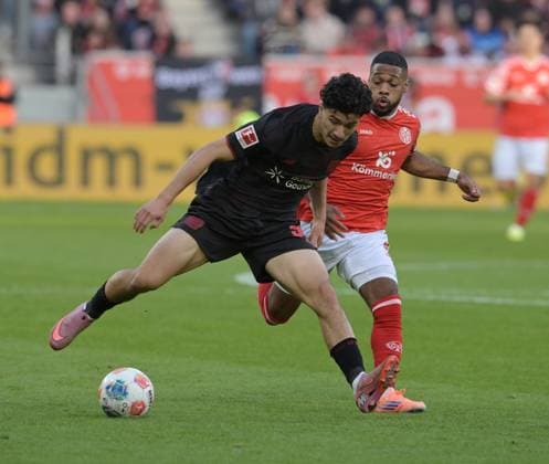 Arnaud Nordin (re). Ibrahim Maza fotografiert beim Fußball Bundesliga Spiel Mainz 05 gegen Bayer 04. Leverkusen am 18.10.2025 in Mainz (DFL DFB REGULATIONS PROHIBIT ANY USE OF PHOTOGRAPHS as IMAGE SEQUENCES and or QUASI-VIDEO)