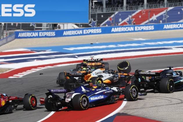 F1 GP of Amerika, Austin, Sprint race crash, No. 4 Lando Norris (GBR), McLaren MCL39, Mercedes, No. 81 Oscar Piastri (AUS), McLaren MCL39, Mercedes Austin USA