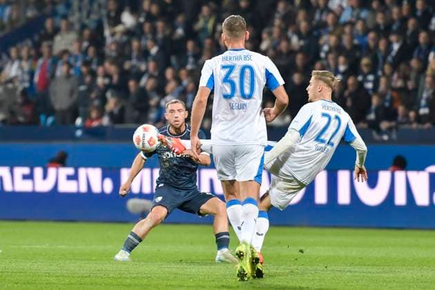 v. li. im Bild Maximilian Wittek (Bochum 32) Paul Seguin (BSC 30) Marten Winkler (BSC 22) 18.10.2025 Fussball VfL Bochum vs Hertha BSC, Vonovia Ruhrstadion, Bochum, DFB DFL REGULATIONS PROHIBIT ANY USE OF PHOTOGRAPHS AS IMAGE SEQUENCES AND OR QUASI-VIDEO