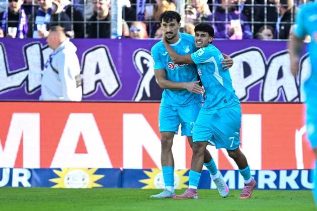 3. Liga - 25 26 - VfL Osnabrück - TSG Hoffenheim II am 18.10.2025 an der Bremer Brücke in Osnabrück Jubel, Torjubel, Torschuetze, Torschütze Ayoube Amaimouni-Echghouyab (Hoffenheim) jubelt nach seinem Tor zum 0:1 mit Arian Llugiqi (Hoffenheim)