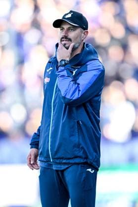 3. Liga - 25 26 - VfL Osnabrück - TSG Hoffenheim II am 18.10.2025 an der Bremer Brücke in Osnabrück Trainer Stefan Kleineheismann (Hoffenheim) nachdenklich