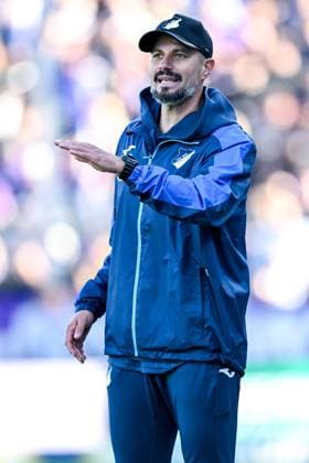 3. Liga - 25 26 - VfL Osnabrück - TSG Hoffenheim II am 18.10.2025 an der Bremer Brücke in Osnabrück Trainer Stefan Kleineheismann (Hoffenheim) nachdenklich