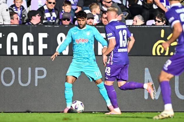 3. Liga - 25 26 - VfL Osnabrück - TSG Hoffenheim II am 18.10.2025 an der Bremer Brücke in Osnabrück Kevin Schumacher (Osnabrueck) im Zweikampf gegen Nader El-Jindaoui (Hoffenheim)