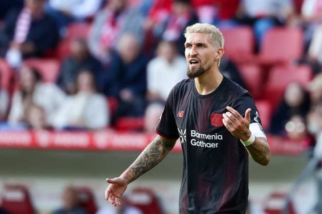 Mainz, Mewa Arena Mainz , 18.10.25, GER, Herren, 1. Bundesliga, Saison 2025-2026, 1. FSV Mainz 05 - Bayer 04 Leverkusen, Robert Andrich (Bayer 04 Leverkusen) gestikuliert, DFB DFL REGULATIONS PROHIBIT ANY USE OF PHOTOGRAPHS AS IMAGE SEQUENCES AND OR QUASI-VIDEO. Copyright: JoachimxBywaletz xJB-Sportfoto
