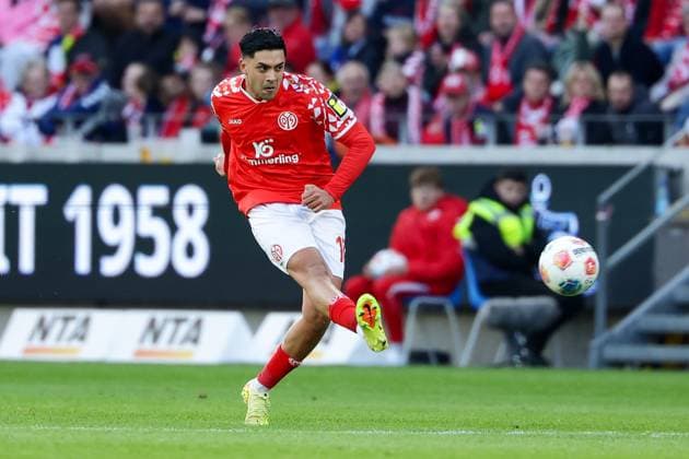 Mainz, Mewa Arena Mainz , 18.10.25, GER, Herren, 1. Bundesliga, Saison 2025-2026, 1. FSV Mainz 05 - Bayer 04 Leverkusen, Nadiem Amiri (1. FSV Mainz 05) in Aktion, am Ball, DFB DFL REGULATIONS PROHIBIT ANY USE OF PHOTOGRAPHS AS IMAGE SEQUENCES AND OR QUASI-VIDEO. Copyright: JoachimxBywaletz xJB-Sportfoto