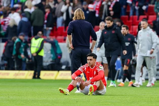 Mainz, Mewa Arena Mainz , 18.10.25, GER, Herren, 1. Bundesliga, Saison 2025-2026, 1. FSV Mainz 05 - Bayer 04 Leverkusen, Nadiem Amiri (1. FSV Mainz 05) guckt enttaeuscht. DFB DFL REGULATIONS PROHIBIT ANY USE OF PHOTOGRAPHS AS IMAGE SEQUENCES AND OR QUASI-VIDEO. Copyright: JoachimxBywaletz xJB-Sportfoto
