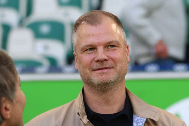 VfL vs. Stuttgart, 1. BL Wolfsburg, 18.10.2025, FUßBALL - VfL Wolfsburg vs. VfB Stuttgart, 1. BL, Saison 2025 26. Fabian Wohlgemuth Sportvorstand des VfB Stuttgart. Wolfsburg
