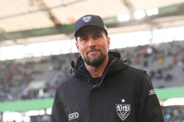 VfL vs. Stuttgart, 1. BL Wolfsburg, 18.10.2025, FUßBALL - VfL Wolfsburg vs. VfB Stuttgart, 1. BL, Saison 2025 26. Cheftrainer Sebastian Hoeneß (VfB Stuttgart) Wolfsburg