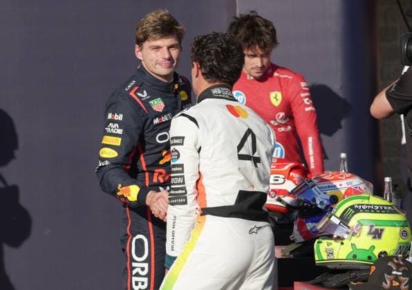 FORMULA 1 MSC CRUISES UNITED STATES GRAND PRIX 2025 18.10.2025, Circuit of The Americas, Austin, FORMULA 1 MSC CRUISES UNITED STATES GRAND PRIX 2025 , im Bild Poleposition für Max Verstappen (NLD), Oracle Red Bull Racing, 2.Startplatzz für Lando Norris (GBR), McLaren F1 Team