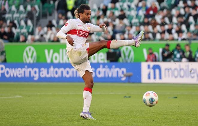 18.10.2025, Deutschland, Wolfsburg, Fußball Bundesliga, Saison 2025 2026, VfL Wolfsburg vs. VfB Stuttgart, Lorenz Assignon (VfB)