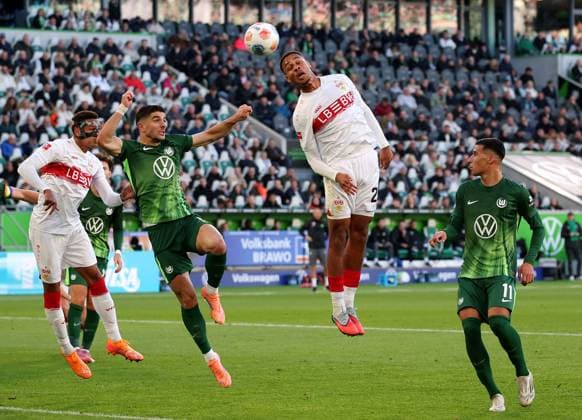 18.10.2025, Deutschland, Wolfsburg, Fußball Bundesliga, Saison 2025 2026, VfL Wolfsburg vs. VfB Stuttgart, Nikolas Nartey (VfB)