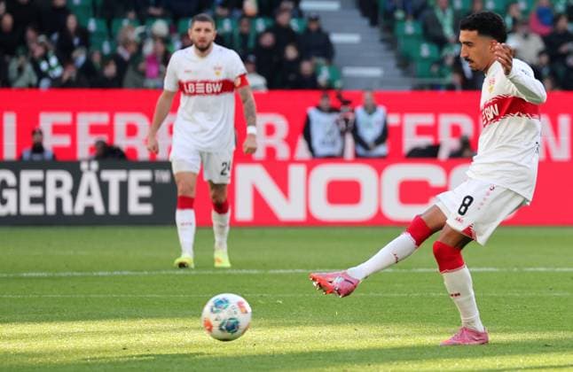 18.10.2025, Deutschland, Wolfsburg, Fußball Bundesliga, Saison 2025 2026, VfL Wolfsburg vs. VfB Stuttgart, Tiago Tomas (VfB)