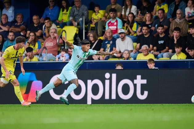 Villarreal CF and Real Betis - LaLiga EA Sports VILLARREAL, SPAIN - OCTOBER 18: Cucho Hernandez of Real Betis during to the LaLiga EA Sports match between Villarreal CF and Real Betis at La Ceramica stadium on October 18, 2025 in Villarreal, Spain. (Photo by Francisco Macia Photo Players Images Magara Press) Villarreal La Ceramica Stadium Spain Copyright: xFranciscoxMaciax