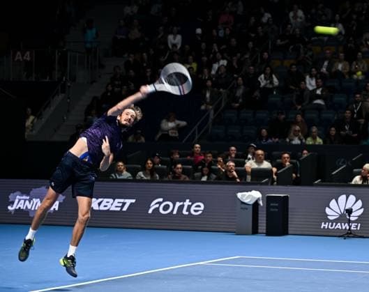(251019) -- ALMATY, Oct. 19, 2025 -- Daniil Medvedev of Russia serves during the men s singles semifinal match against James Duckworth of Australia at the ATP250 Almaty Tennis Open in Almaty, Kazakhstan, on Oct. 18, 2025. ) (SP)KAZAKHSTAN-ALMATY-TENNIS-ALMATY OPEN-SEMIFINAL LixRenzi 