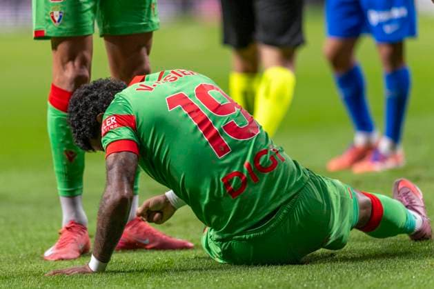 October 18, 2025, Madrid, Madrid, Spain: The moment when VALENTIN ROSIER of Club Atletico Osasuna gets injured and has to be taken off the field during the EA Sports La Liga soccer match ATLETICO DE MADRID vs. CLUB ATLETICO OSASUNA, held on October 18, 2025, at the Riad Air Metropolitano, Madrid, Spain. Madrid Spain - ZUMAc312 20251018_zsp_c312_040 Copyright: xOscarxManuelxSanchezx