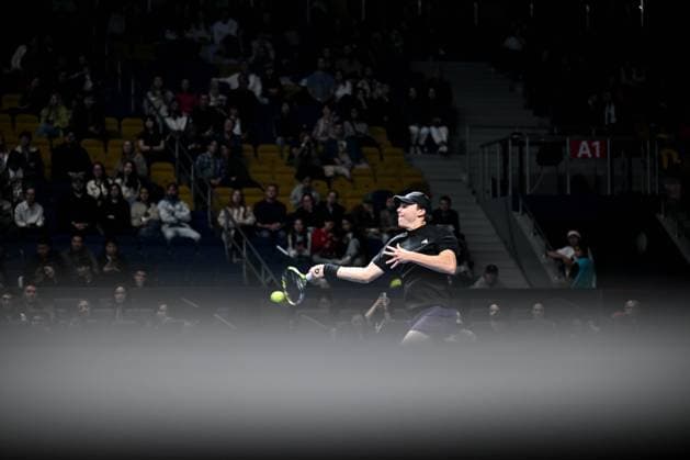 (251019) -- ALMATY, Oct. 19, 2025 -- Alex Michelsen of the United States hits a return during the men s singles semifinal match against Corentin Moutet of France at the ATP, Tennis Herren 250 Almaty Tennis Open in Almaty, Kazakhstan, on Oct. 18, 2025. ) (SP)KAZAKHSTAN-ALMATY-TENNIS-ALMATY OPEN-SEMIFINAL LixRenzi 