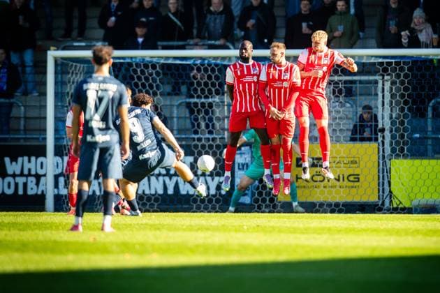 Babelsberg , 181025 , Fussball Regionalliga Nordost SV Babelsberg 03 - Rot Weiß Weiss Erfurt im Bild: Luis Müller (Babelsberg) schiesst auf die mauer aus Raphael Assibey-Mensah , Ömer Uzun und Ben Luca Moritz ( Erfurt)