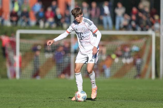 18.10.2025, xjcx, Herren, Fussball, Saison 2025 2026, Regionalliga Bayern, 14. Spieltag: TSV Aubstadt - FC Bayern Muenchen II Magnus Dalpiaz ( 2, FC Bayern München II) Sulzfeld Schulstadion Aubstadt Bayern Deutschland