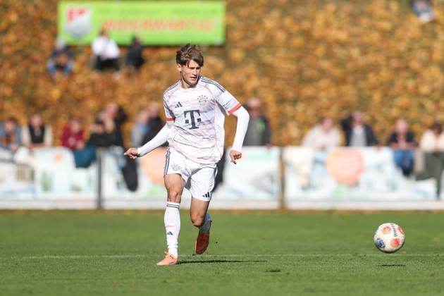 18.10.2025, xjcx, Herren, Fussball, Saison 2025 2026, Regionalliga Bayern, 14. Spieltag: TSV Aubstadt - FC Bayern Muenchen II Magnus Dalpiaz ( 2, FC Bayern München II) Sulzfeld Schulstadion Aubstadt Bayern Deutschland