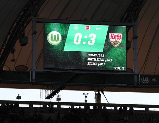 18.10.2025, Deutschland, Wolfsburg, Fußball Bundesliga, Saison 2025 2026, VfL Wolfsburg vs. VfB Stuttgart, Anzeigetafel mit dem Endstand 0:3