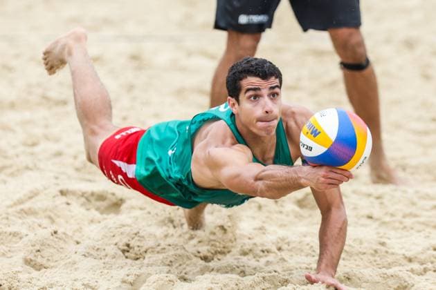 (251019) -- LAGUNA PROVINCE, Oct. 19, 2025 -- Joaquin Bello of England competes during the men s semifinal match between Javier Bello Joaquin Bello of England and Manuel Alfieri Alex Ranghieri of Italy at the Volleyball World Beach Pro Tour in Laguna Province, the Philippines, Oct. 19, 2025. ) (SP)THE PHILIPPINES-LAGUNA PROVINCE-VOLLEYBALL WORLD BEACH PRO TOUR RouellexUmali 