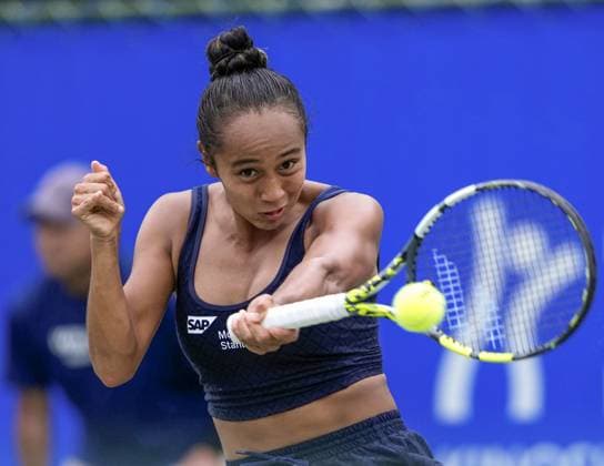 Tennis: Japan Open Canada s Leylah Fernandez plays a shot against Tereza Valentova of the Czech Republic in the women s singles final at the Japan Open tennis championships at Morita Tennis Center Utsubo in the western Japan city of Osaka on Oct. 19, 2025.  A14AA0004955878P