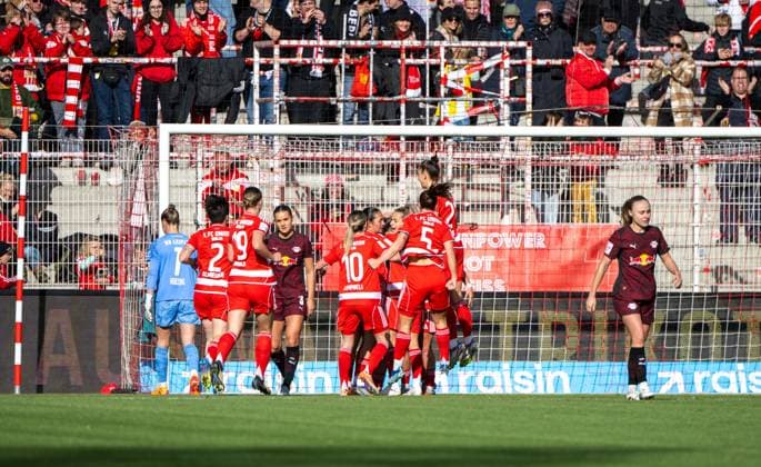Fußball, Frauen, Saison 2025 2026, Google Pixel Frauen-Bundesliga (7. Spieltag), 1. FC Union Berlin - RB Leipzig, Union-Jubel nach Tor zum 1:0, 19.10. 2025, Copyright: xMatthiasxKochx