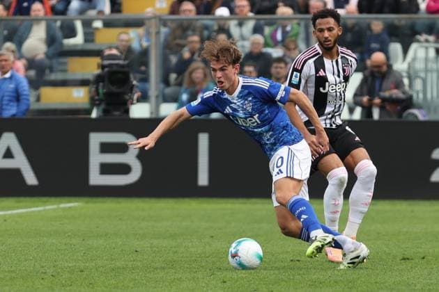 ComoÕs Como 1907 s Nico Paz during the Serie A soccer match between Como and Juventus at the Giuseppe Sinigaglia stadium in Como, north Italy - October 19, 2025 - Soccer.  Copyright: xAntonioxSaiai LaPressex
