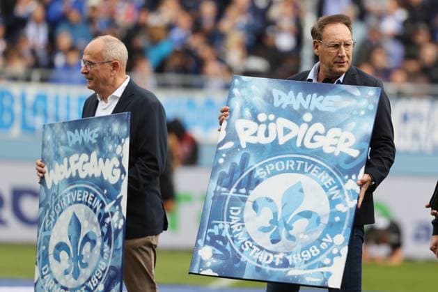 19.10.2025, xtvx, Fussball 2.Bundesliga, SV Darmstadt 98 - 1.FC Magdeburg v.l. Präsident Ruediger Fritsch (nach 13 Jahren in diesem Amt, 17 Jahren im Praesidium) und Wolfgang Arnold (nach 29 Jahren im Praesidium) Verabschiedung (DFL DFB REGULATIONS PROHIBIT ANY USE OF PHOTOGRAPHS as IMAGE SEQUENCES and or QUASI-VIDEO) Darmstadt