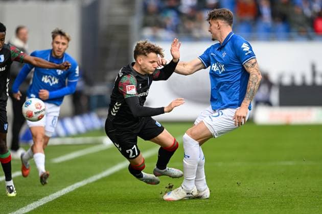 Philipp Hercher (1.FC Magdeburg, 27) im Zweikampf mit Matej Maglica (SV Darmstadt 1898, 05), GER, SV Darmstadt 98 vs 1. FC Magdeburg Fussball, 2. Bundesliga, 9. Spieltag, Spielzeit 2025 2026, 19.10.2025. DFL REGULATIONS PROHIBIT ANY USE OF PHOTOGRAPHS AS IMAGE SEQUENCES AND OR QUASI-VIDEO GER, SV Darmstadt 98 vs 1. FC Magdeburg Fussball, 2. Bundesliga, 9. Spieltag, Spielzeit 2025 2026, 19.10.2025. Darmstadt