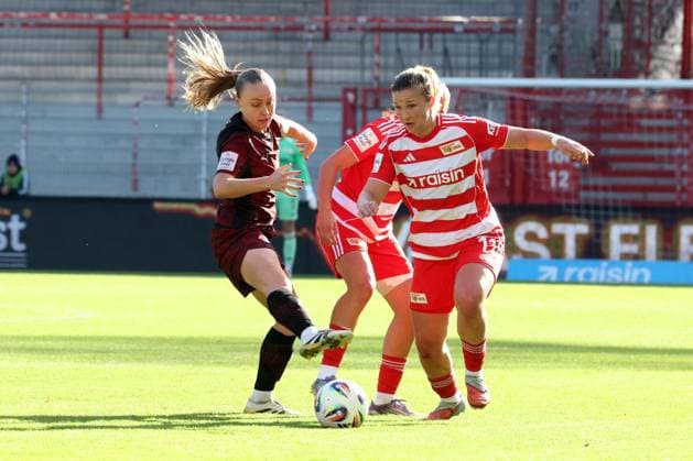 DEU, 2.BL, Frauen, 1.FC Union vs. RB Leipzig, 19.10.2025, Stadion Alte Foersterei, Berlin, DEU, 2.BL, Frauen, 1.FC Union vs. RB Leipzig, im Bild: Dina Orschmann (1.FC Union Berlin 11), LOU-ANN JOLY (RB Leipzig 6) DFL - regulations prohibit any use of Photographs as image sequences and or quasi-video