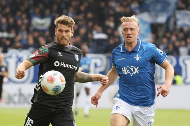 19.10.2025, xtvx, Fussball 2.Bundesliga, SV Darmstadt 98 - 1.FC Magdeburg v.l. Zweikampf, Duell, duel, tackle, compete Marcus Mathisen (1. FC Magdeburg) Isac Lidberg (SV Darmstadt 98) (DFL DFB REGULATIONS PROHIBIT ANY USE OF PHOTOGRAPHS as IMAGE SEQUENCES and or QUASI-VIDEO) Darmstadt
