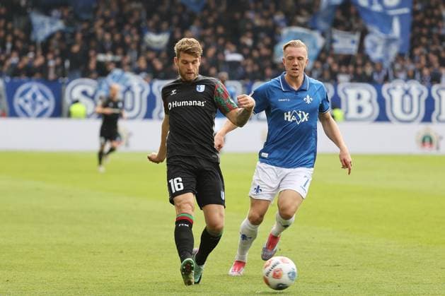 19.10.2025, xtvx, Fussball 2.Bundesliga, SV Darmstadt 98 - 1.FC Magdeburg v.l. Zweikampf, Duell, duel, tackle, compete Marcus Mathisen (1. FC Magdeburg) Isac Lidberg (SV Darmstadt 98) (DFL DFB REGULATIONS PROHIBIT ANY USE OF PHOTOGRAPHS as IMAGE SEQUENCES and or QUASI-VIDEO) Darmstadt