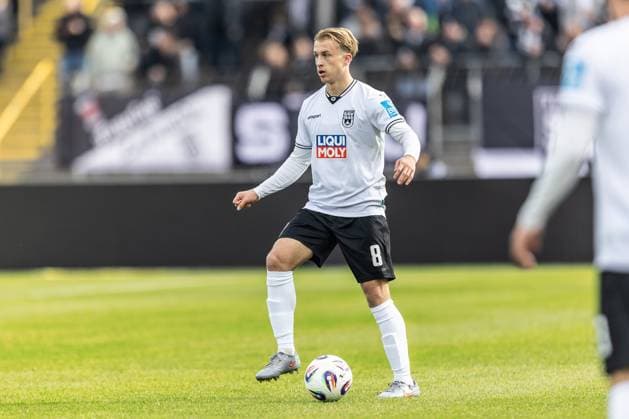 Fussball, Saison 2025 2026, 3. Liga, Donaustadion Ulm, 11. Spieltag, SSV Ulm 1846 Fußball - FC Energie Cottbus, 19.10.2025 19.10.2025, Fussball, Saison 2025 2026, 3. Liga, Donaustadion Ulm, 11. Spieltag, SSV Ulm 1846 Fußball - FC Energie Cottbus, Freisteller Einzelbild 8 Ben Westermeier (SSV Ulm 1846 Fußball) Foto: Lucca Fundel Ulm Donaustadion Baden-Württemberg Deutschland