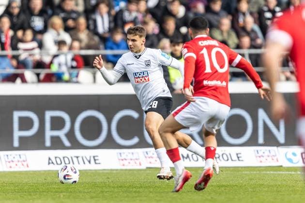 Fussball, Saison 2025 2026, 3. Liga, Donaustadion Ulm, 11. Spieltag, SSV Ulm 1846 Fußball - FC Energie Cottbus, 19.10.2025 19.10.2025, Fussball, Saison 2025 2026, 3. Liga, Donaustadion Ulm, 11. Spieltag, SSV Ulm 1846 Fußball - FC Energie Cottbus, 28 Max Scholze (SSV Ulm 1846 Fußball) Foto: Lucca Fundel Ulm Donaustadion Baden-Württemberg Deutschland