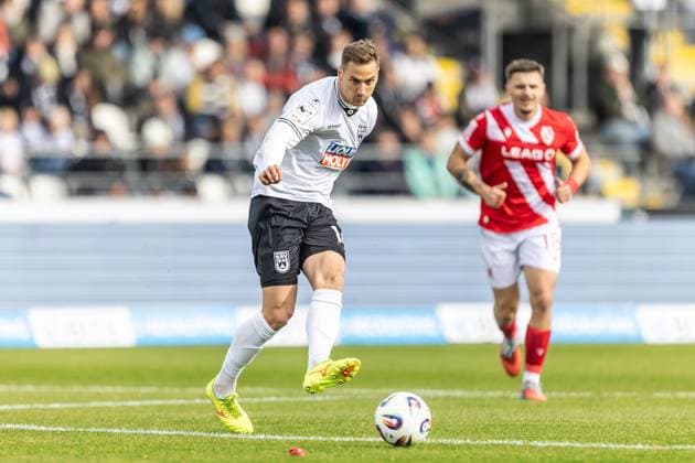 Fussball, Saison 2025 2026, 3. Liga, Donaustadion Ulm, 11. Spieltag, SSV Ulm 1846 Fußball - FC Energie Cottbus, 19.10.2025 19.10.2025, Fussball, Saison 2025 2026, 3. Liga, Donaustadion Ulm, 11. Spieltag, SSV Ulm 1846 Fußball - FC Energie Cottbus, 14 Dennis Dressel (SSV Ulm 1846 Fußball) Freisteller Einzelbild Foto: Lucca Fundel Ulm Donaustadion Baden-Württemberg Deutschland