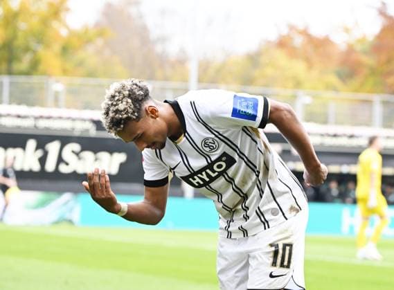 Fussball - 2.Bundesliga - Saison 2025 26 14.09.2025 Ursapharm-Arena SV Elversberg (elv) - SpVgg Fürth (fue) Bambase CONTE (SV Elversberg) nach dem 1:0 Fussball - 2. Bundesliga - SV Elversberg