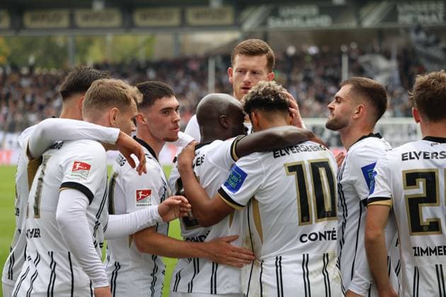 19.10.2025, Fussball, Herren, 2. Bundesliga, Saison 2025 2026, SV 07 Elversberg SpVgg Greuther Fürth, Torjubel zum 1:0, Torschütze: Bambase Conte (SV 07 Elversberg) Elversberg Ursapharm-Arena an der Kaiserlinde Saarland Deutschland (DE)
