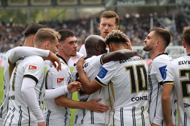 19.10.2025, Fussball, Herren, 2. Bundesliga, Saison 2025 2026, SV 07 Elversberg SpVgg Greuther Fürth, Torjubel zum 1:0, Torschütze: Bambase Conte (SV 07 Elversberg) Elversberg Ursapharm-Arena an der Kaiserlinde Saarland Deutschland (DE)